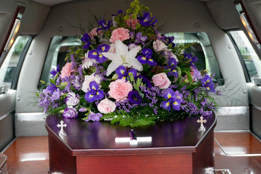 Los Ángeles Servicios Funerarios flores en carro fúnebre
